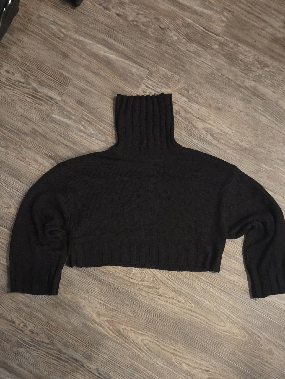 H&M Black Cropped Ribbed Turtleneck Sweater